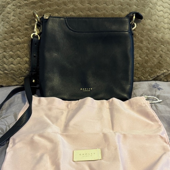 RADLEY LONDON Handbags - Radley London Black Leather Crossbody Bag
9x9